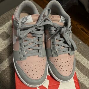 Nike Dunk size 5.5y (6.5womens)